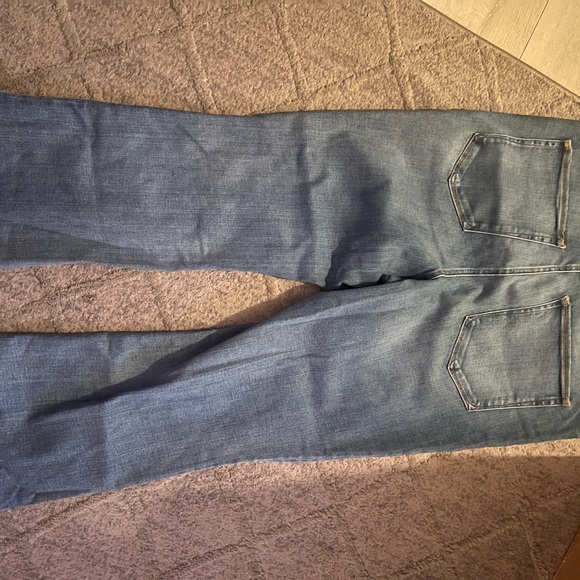 Good American Jeans - Picture 2 of 3